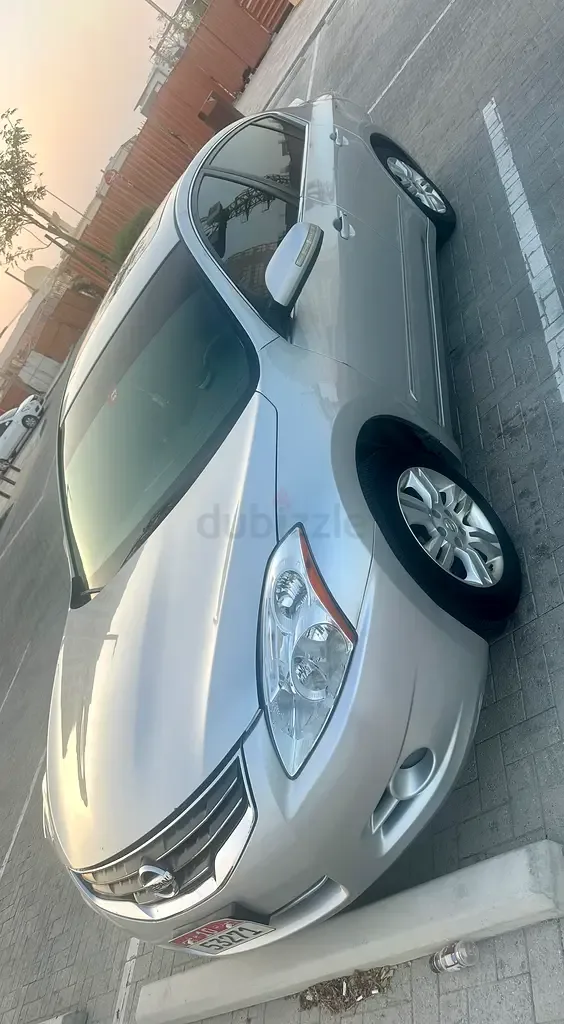 Nissan Altima 2.5 CVT (182 حصان)