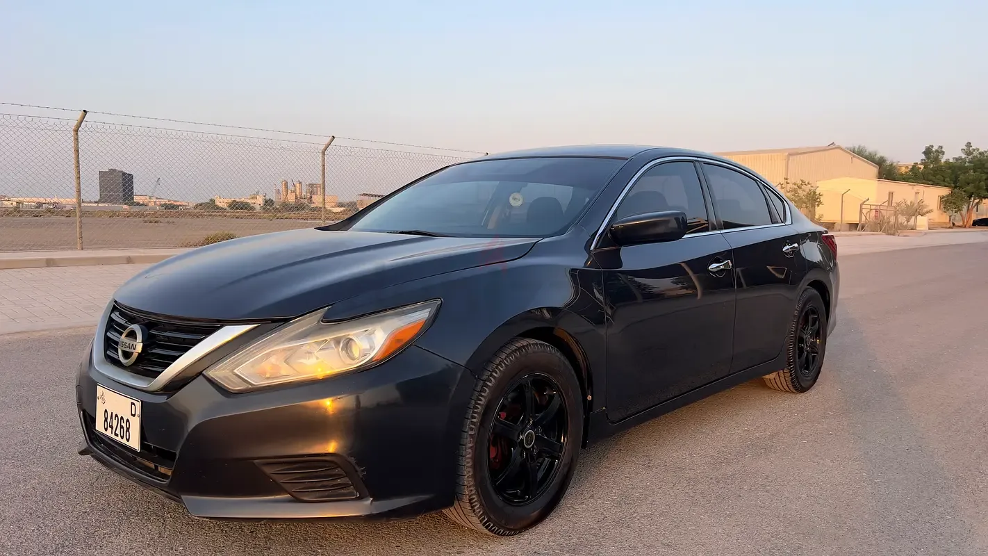 Nissan Altima 2.5 CVT (182 حصان)