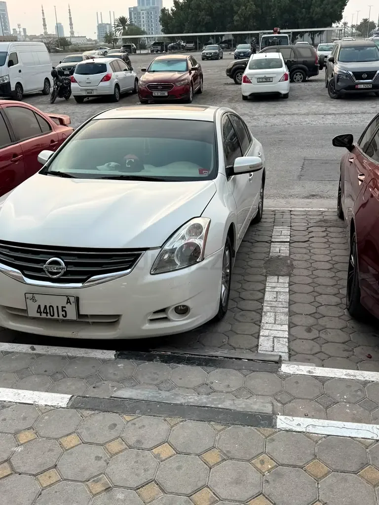 Nissan Altima 2.5 CVT (182 حصان) - 2
