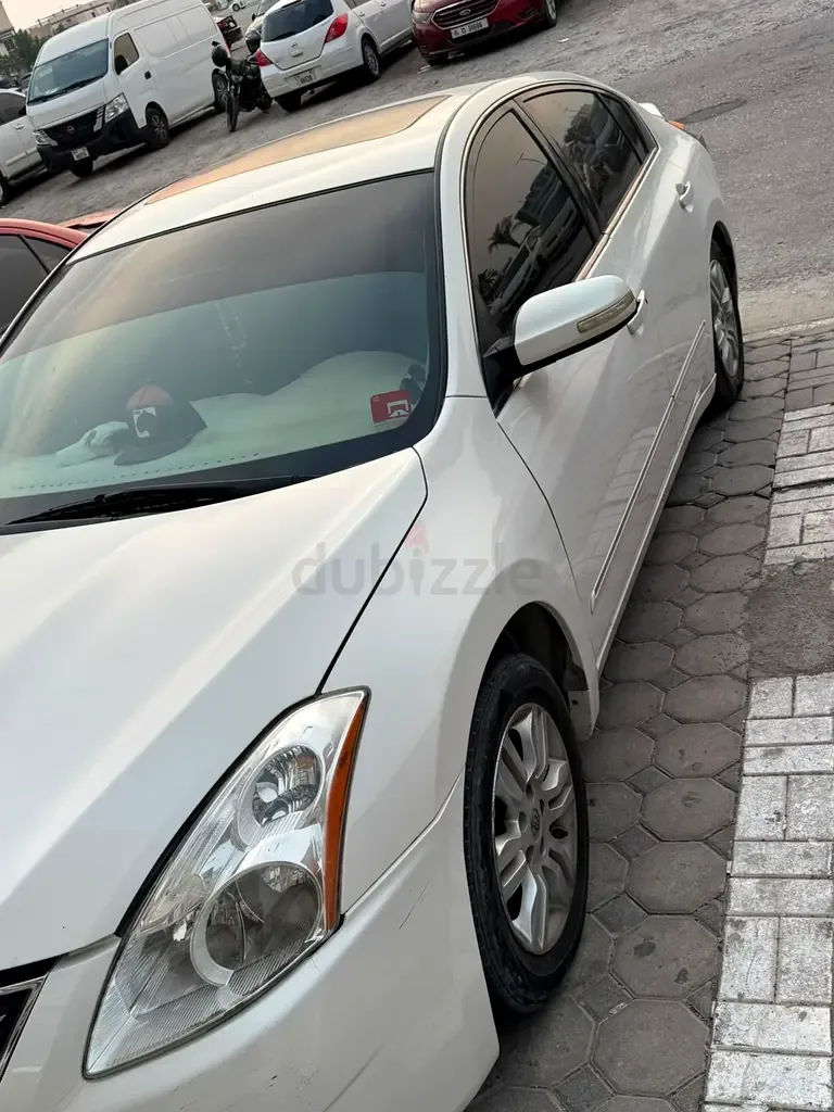 Nissan Altima 2.5 CVT (182 حصان)
