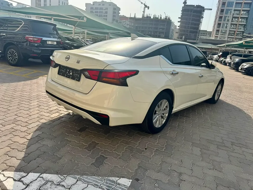 Nissan Altima 2.5 CVT (188 حصان) - 3
