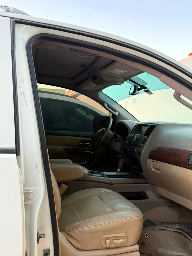Nissan Armada 5.6 AT (317 hp)
