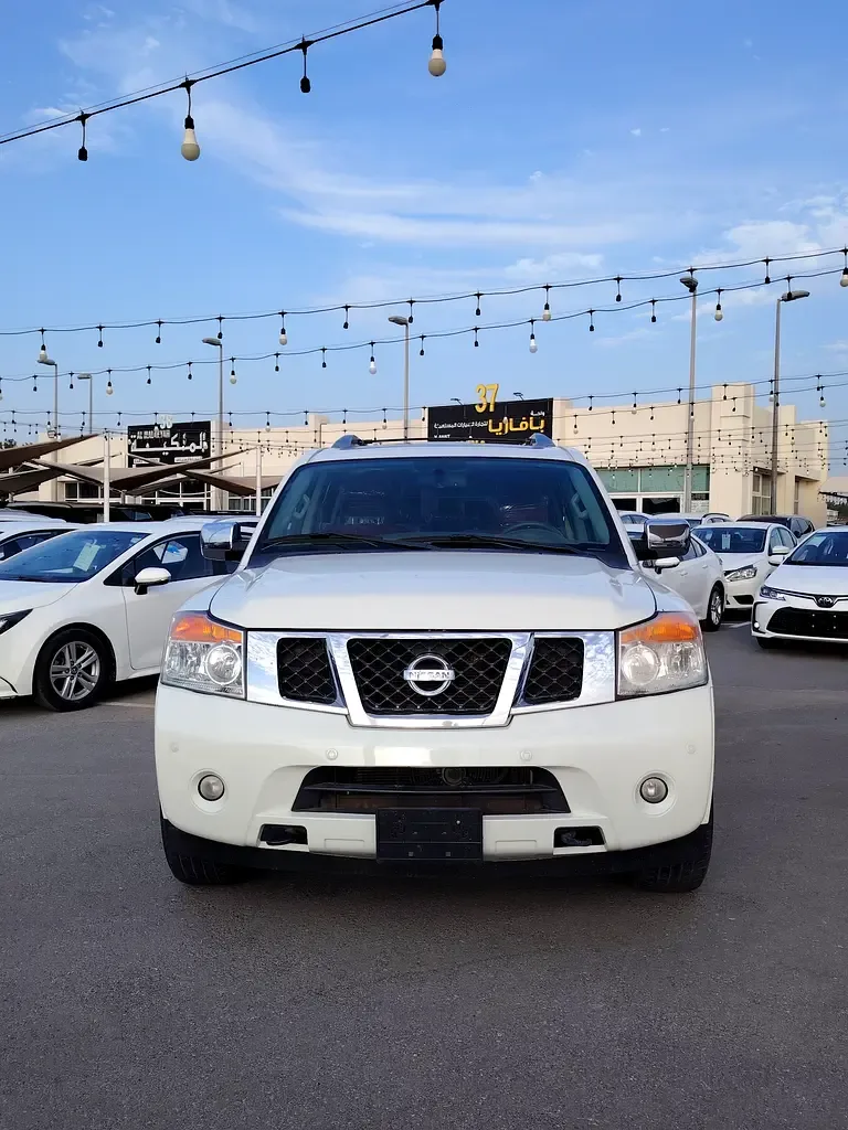 Nissan Armada 5.6 AT (317 حصان) - 2