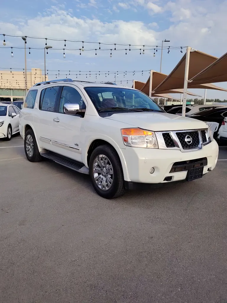 Nissan Armada 5.6 AT (317 hp)
