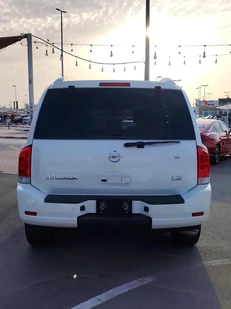 Nissan Armada 5.6 AT (317 حصان) - 5