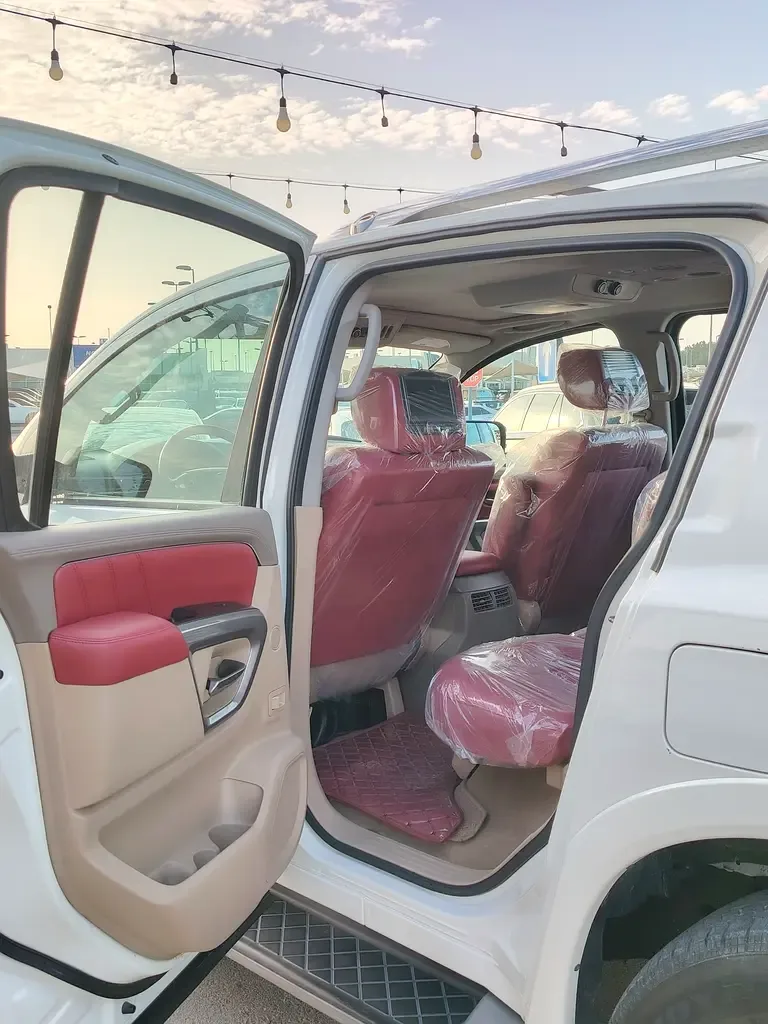 Nissan Armada 5.6 AT (317 حصان) - 9