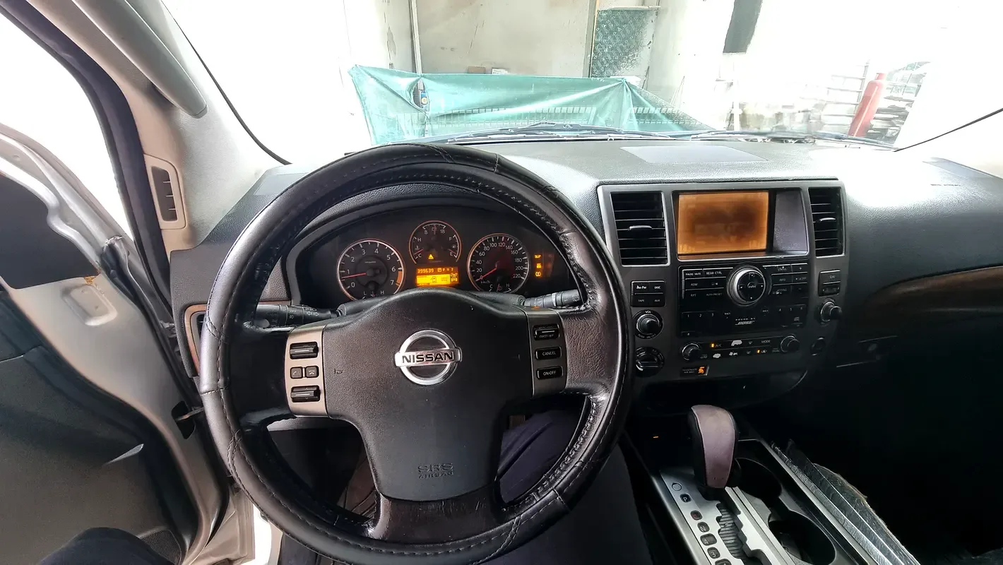 Nissan Armada 5.6 AT (317 حصان) - 10
