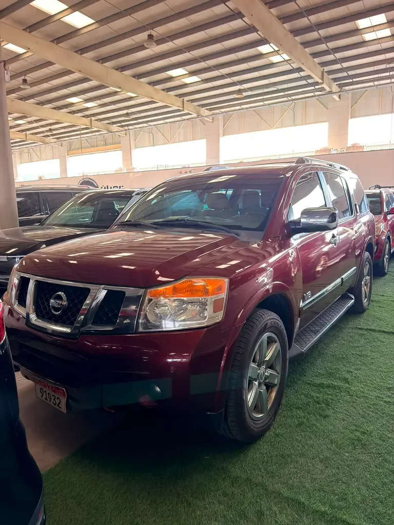 Nissan Armada 5.6 AT (317 hp)