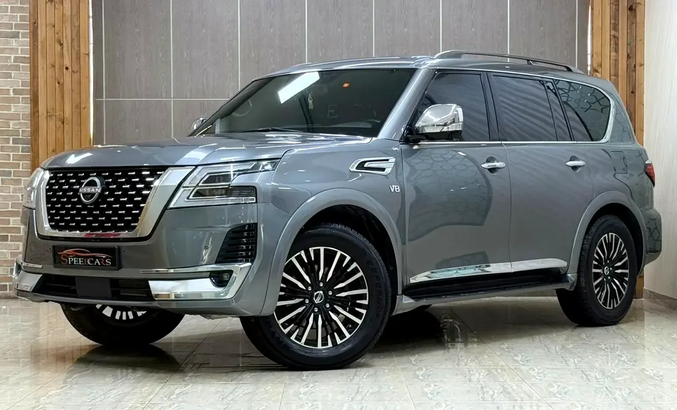 Nissan Armada 5.6 AT (390 hp)