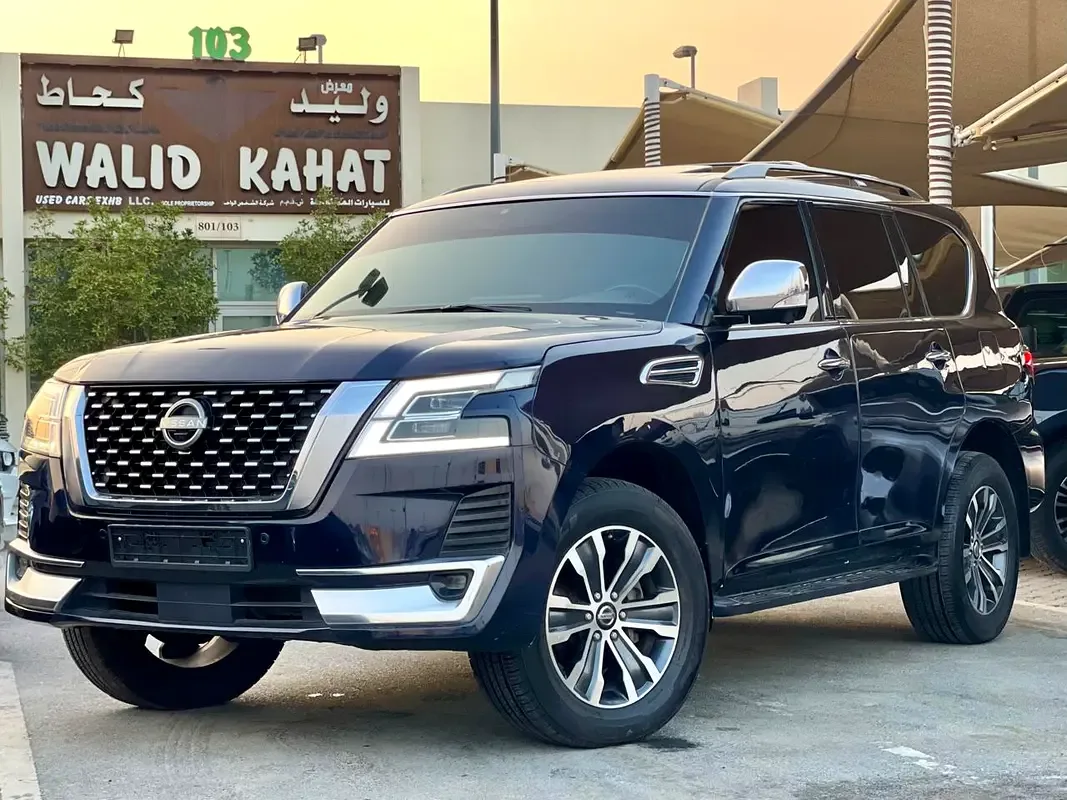 Nissan Armada 5.6 AT (390 hp)