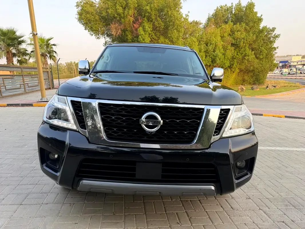 Nissan Armada 5.6 AT (390 hp)