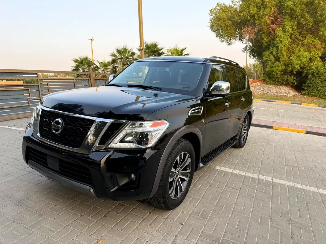 Nissan Armada 5.6 AT (390 حصان) - 2