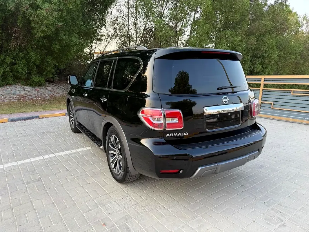 Nissan Armada 5.6 AT (390 حصان) - 6
