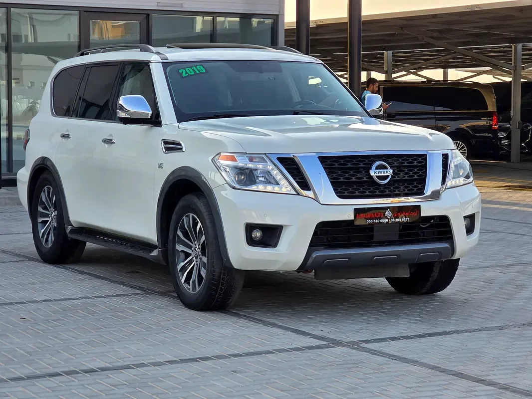 Nissan Armada 5.6 AT (390 hp)