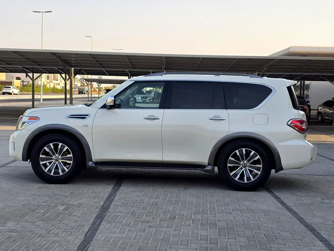 Nissan Armada 5.6 AT (390 hp) - 6