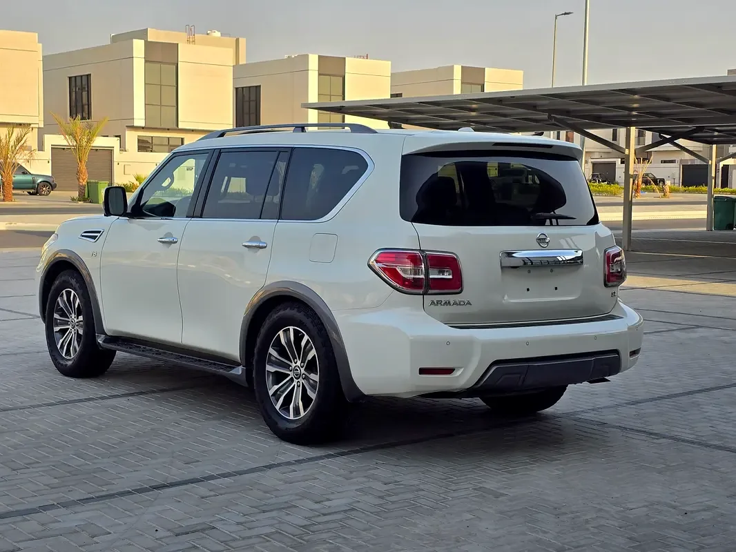 Nissan Armada 5.6 AT (390 hp) - 5