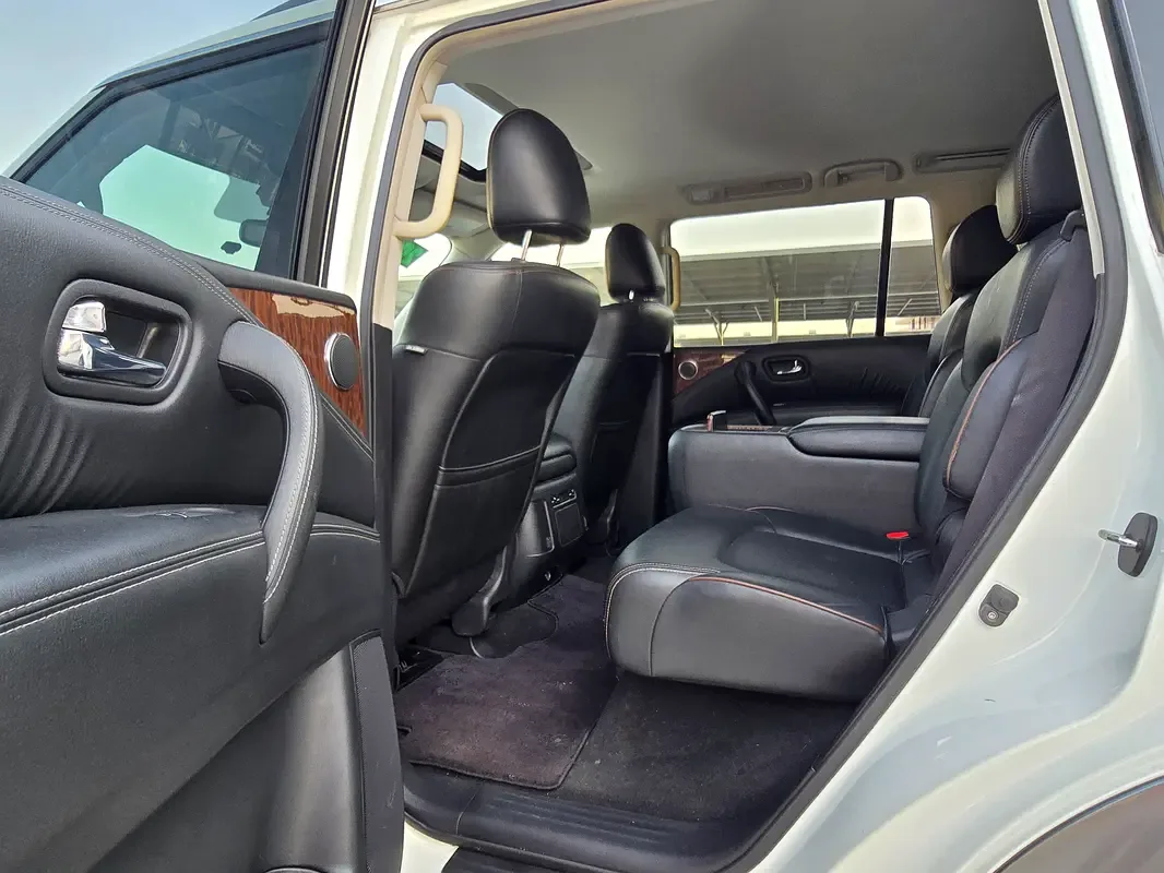 Nissan Armada 5.6 AT (390 hp) - 10