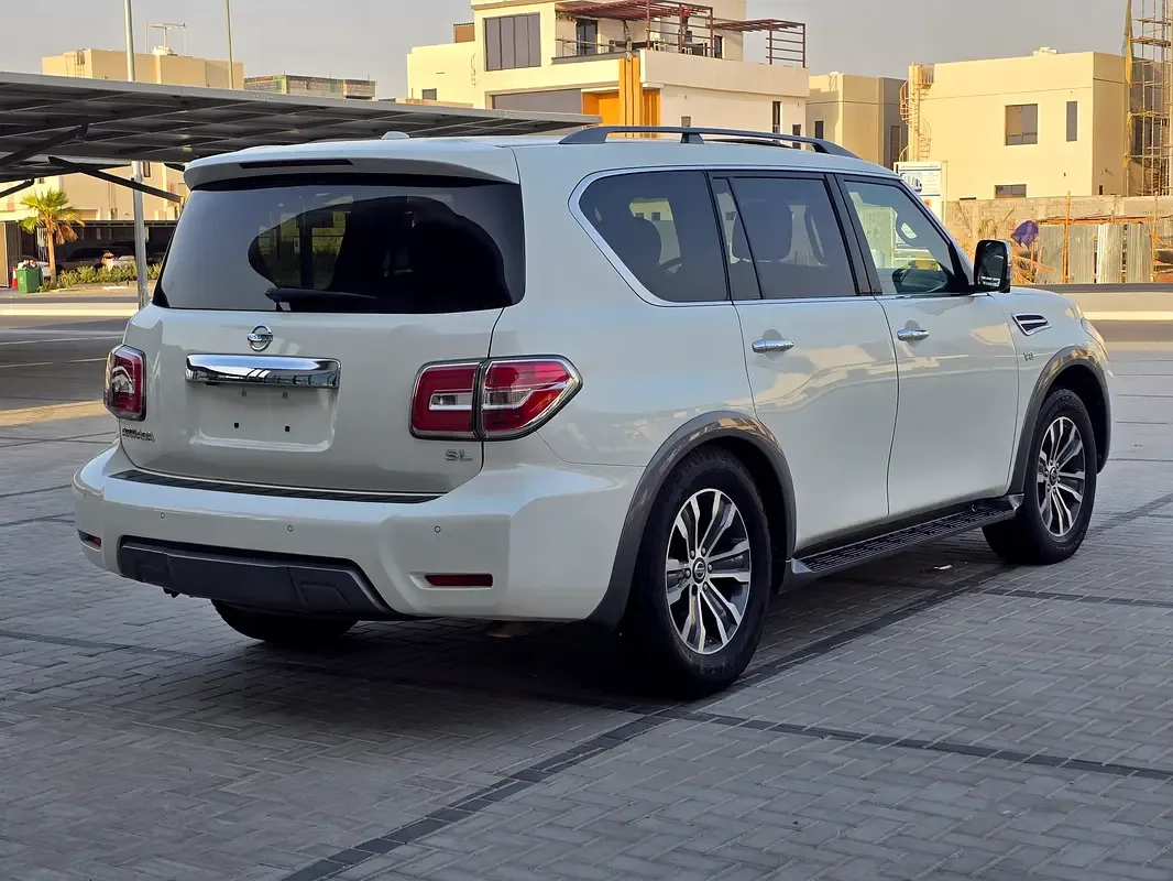 Nissan Armada 5.6 AT (390 hp) - 8