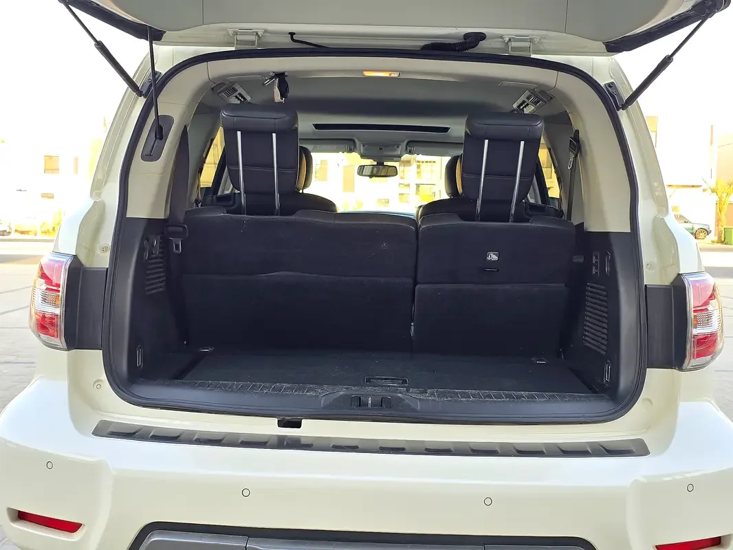 Nissan Armada 5.6 AT (390 hp) - 15