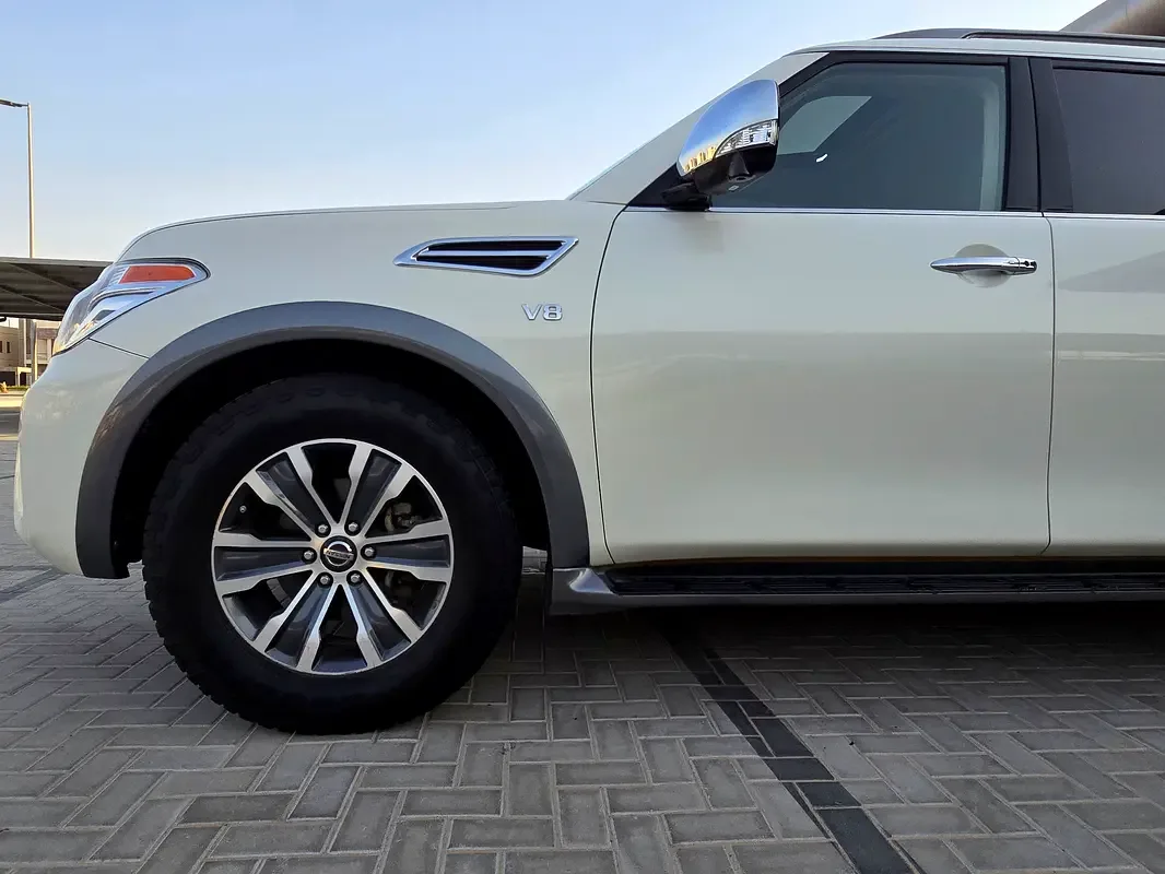 Nissan Armada 5.6 AT (390 hp) - 17