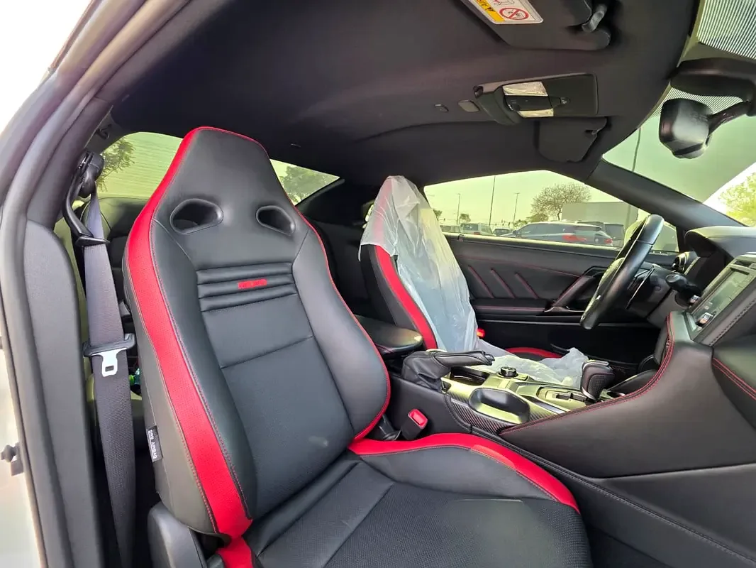 Nissan GT-R 3.8 AMT (555 hp) - 11