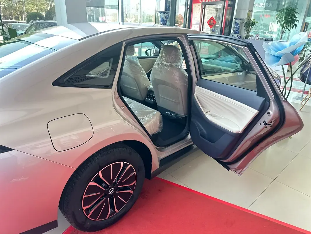 Nissan N6 1.5 AT (313 hp) - 2
