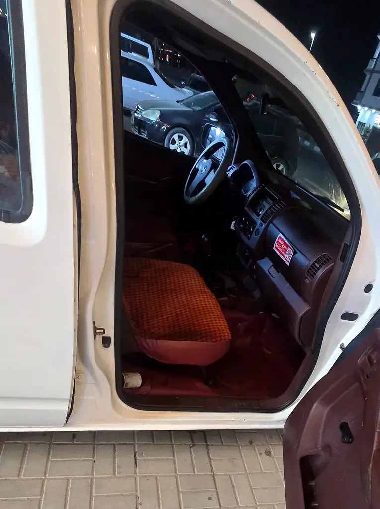 Nissan Navara (Frontier) 2.5 MT (152 hp) - 5
