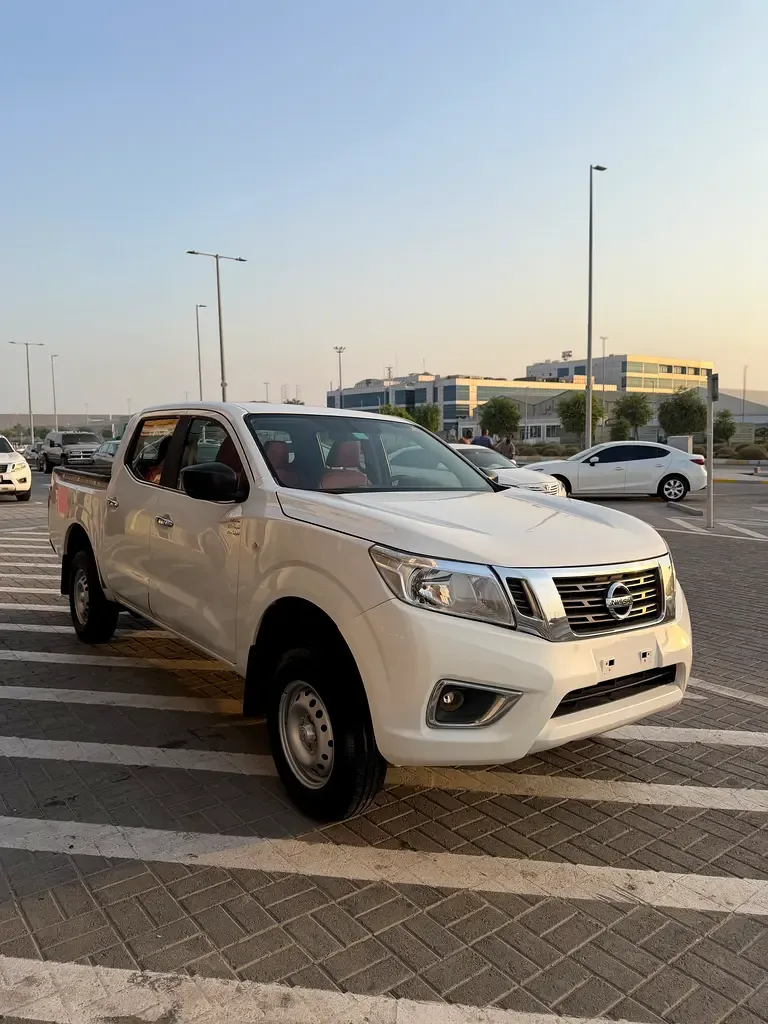 Nissan Navara (Frontier) 2.5 MT RWD (190 hp)
