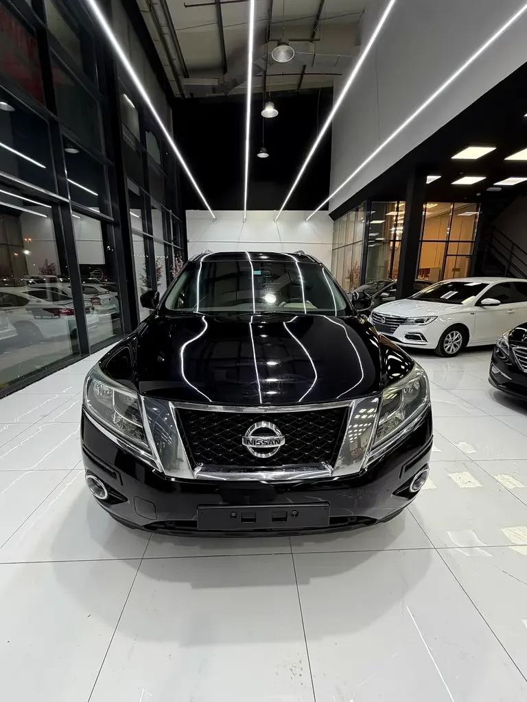Nissan Pathfinder 3.5 AT (243 hp)