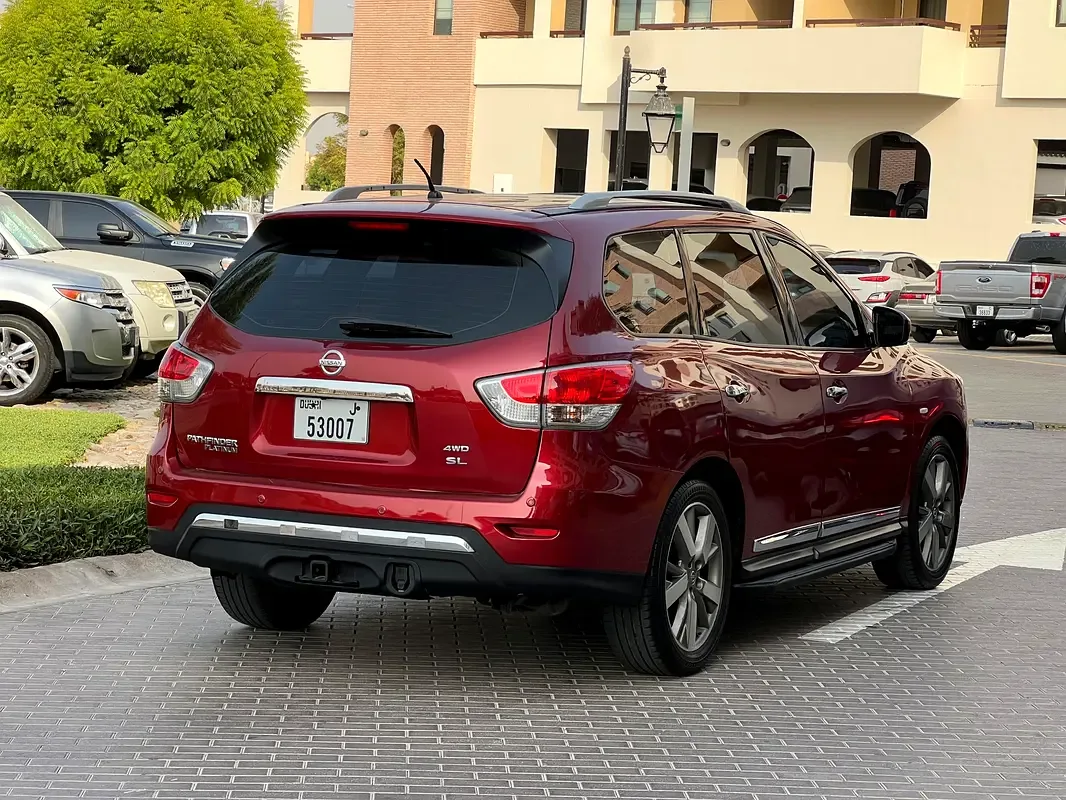 Nissan Pathfinder 3.5 AT (243 حصان) - 2