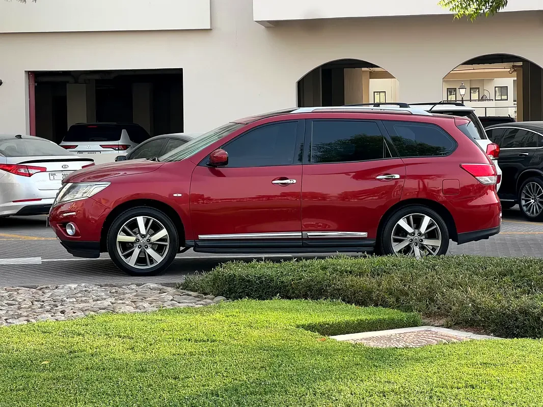 Nissan Pathfinder 3.5 AT (243 حصان) - 3