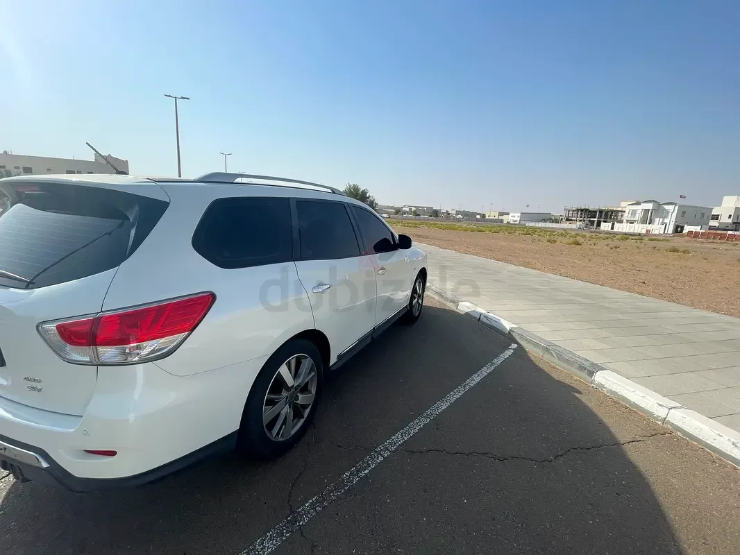 Nissan Pathfinder 3.5 AT (243 حصان) - 3
