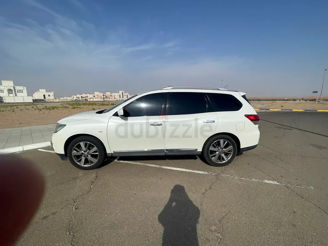 Nissan Pathfinder 3.5 AT (243 حصان) - 2