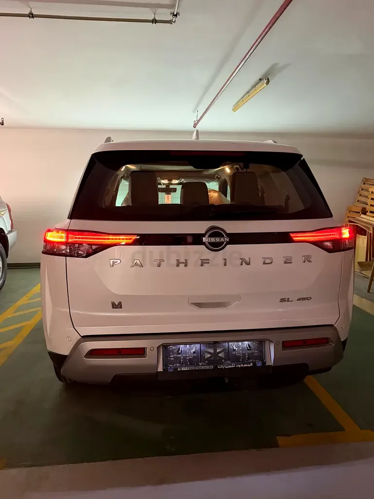 Nissan Pathfinder 3.5 AT (284 hp)