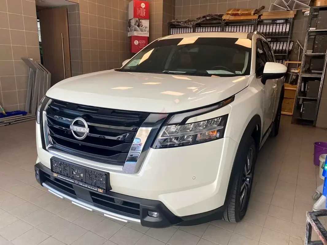 Nissan Pathfinder 3.5 AT (284 hp) - 3