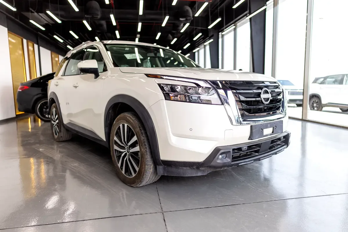 Nissan Pathfinder 3.5 AT (284 hp)