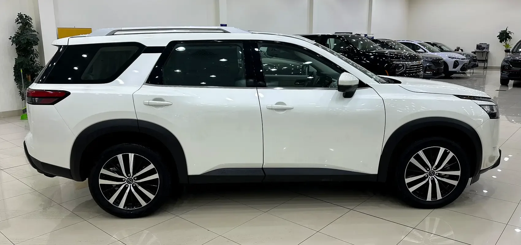 Nissan Pathfinder 3.5 AT 4WD (284 hp) - 5