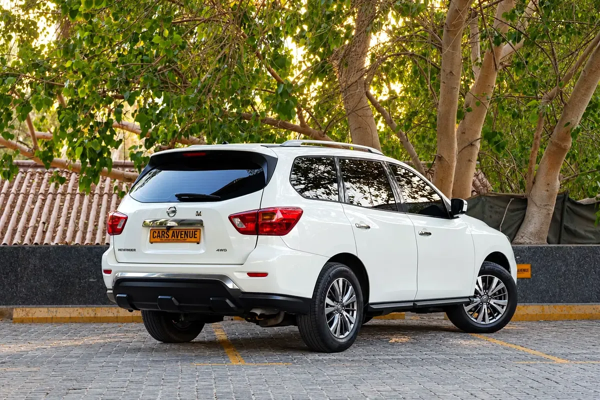 Nissan Pathfinder 3.5 CVT (284 حصان) - 3