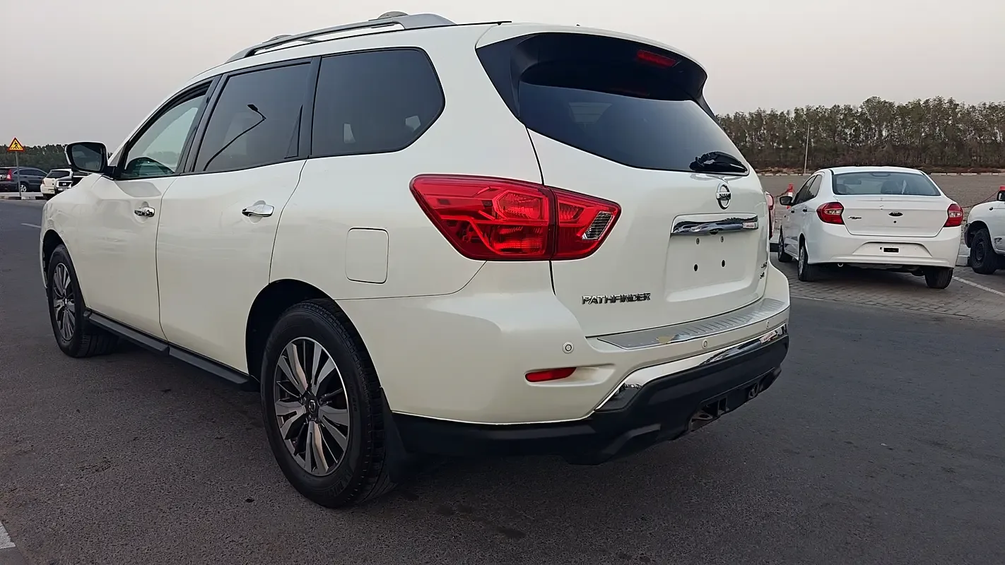 Nissan Pathfinder 3.5 l (284 hp) gasoline, Four-wheel drive, variator - 4