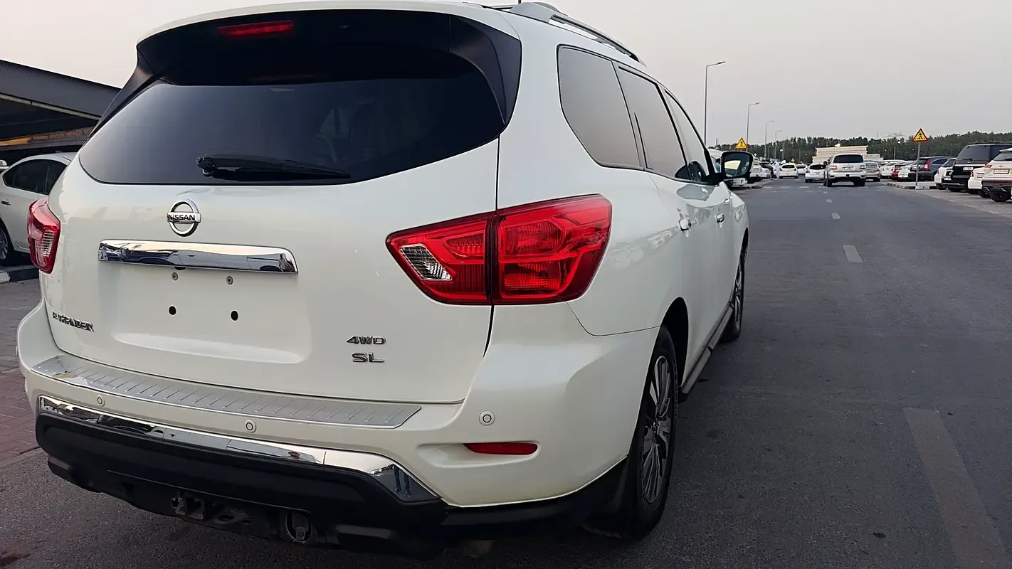 Nissan Pathfinder 3.5 l (284 hp) gasoline, Four-wheel drive, variator - 3