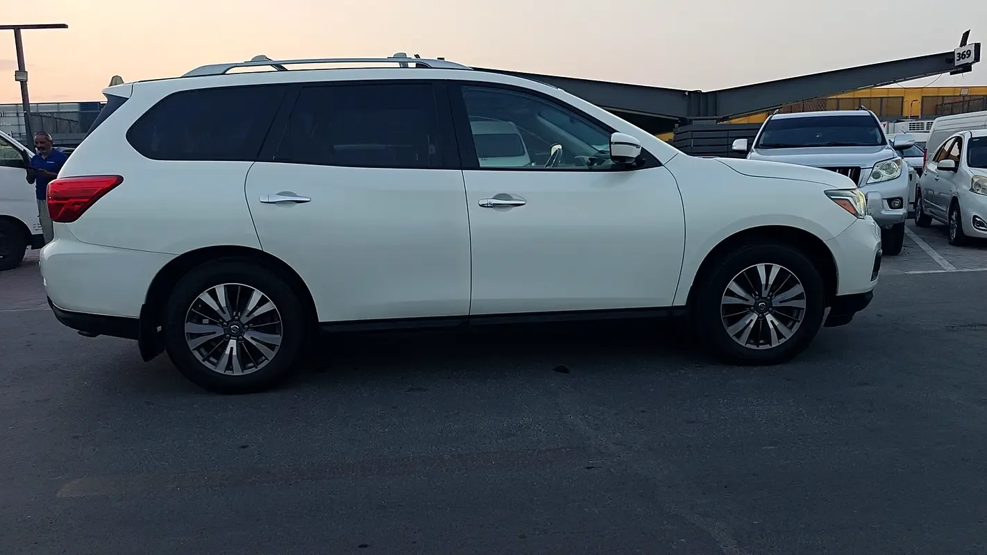 Nissan Pathfinder 3.5 l (284 hp) gasoline, Four-wheel drive, variator - 6