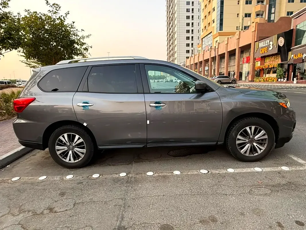 Nissan Pathfinder 3.5 l (284 hp) gasoline, Four-wheel drive, variator - 4