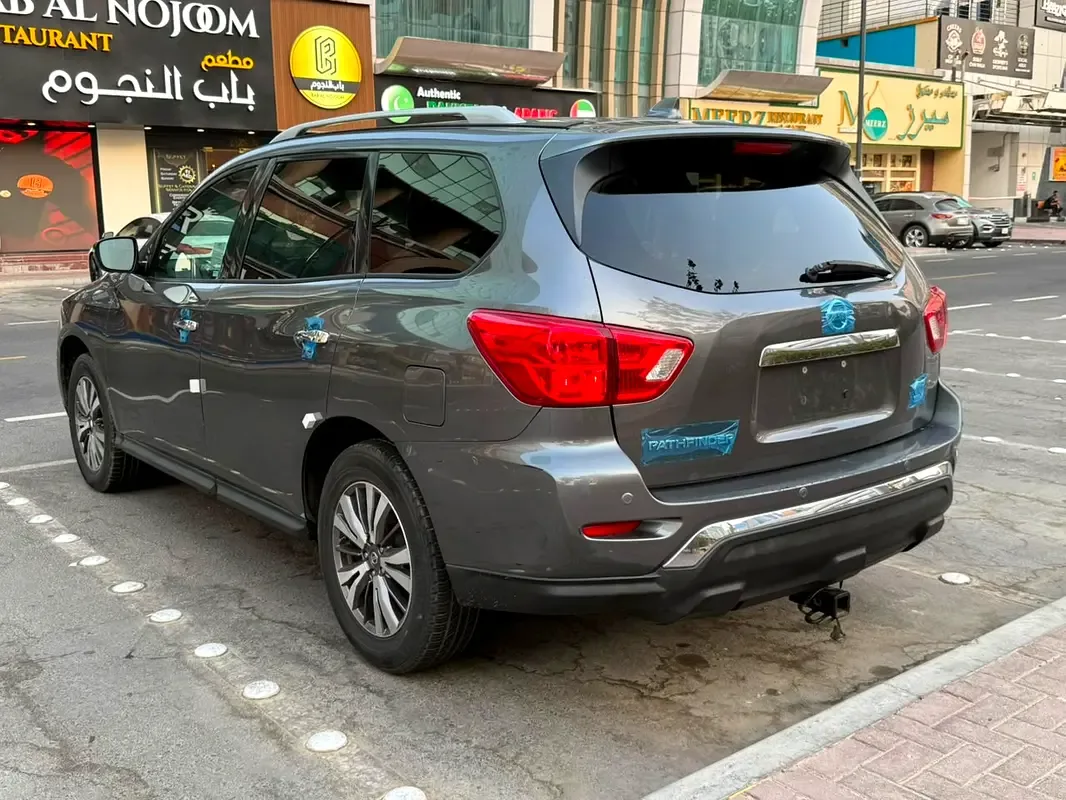Nissan Pathfinder 3.5 l (284 hp) gasoline, Four-wheel drive, variator - 7