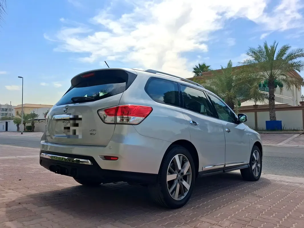 Nissan Pathfinder 4.0 AT (269 hp)