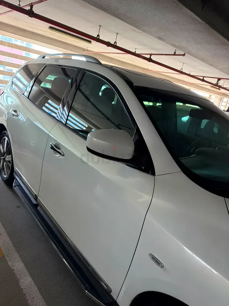 Nissan Pathfinder 4.0 AT (269 hp)