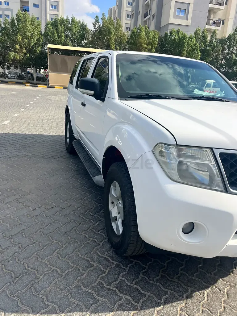 Nissan Pathfinder 4.0 AT (269 hp) - 2