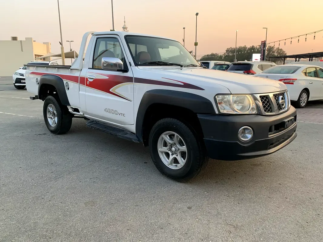 Nissan Patrol 4.8 AT 4WD (280 hp)
