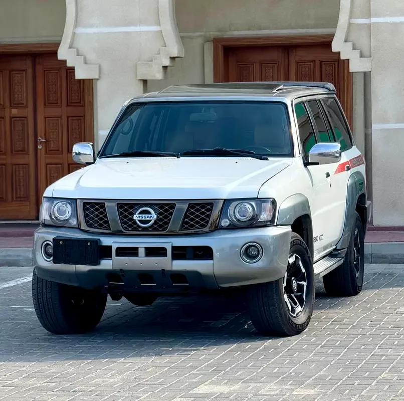 Nissan Patrol 4.8 MT (245 hp)