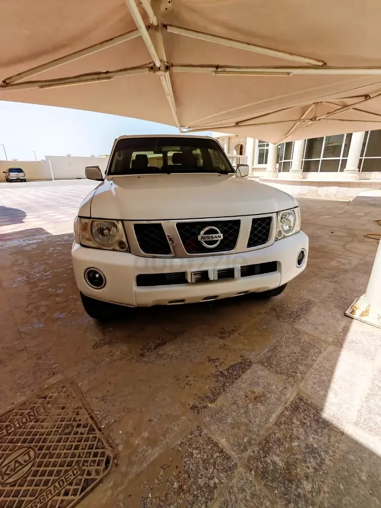 Nissan Patrol 4.8 MT (280 hp)
