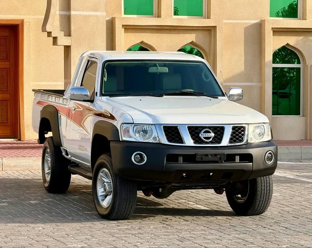 Nissan Patrol 4.8 MT (280 hp)